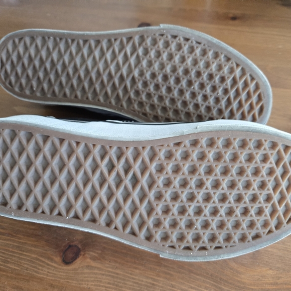 Vans Black/ White Slip-On Sneakers Stackform - Picture 3 of 4